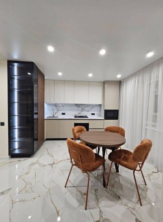 Оренда 1,5 км квартири Східний Ще ніхто не проживав - фото 1