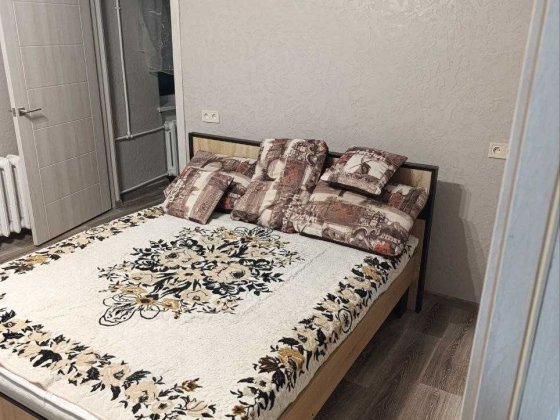 Здається в довгострокову оренду 3-х кімнатна сталінка Кривой Рог