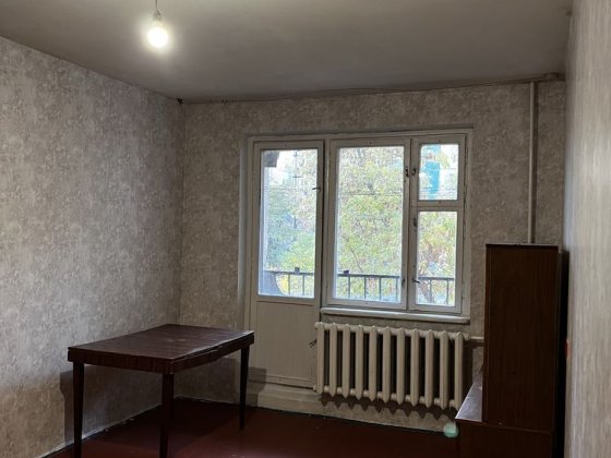 Здається 3-кімнатна квартира на 5-му Зарічному Кривой Рог