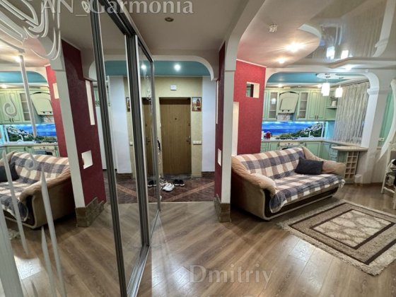 3-к Подол , Рядом «Щастье» Полтава