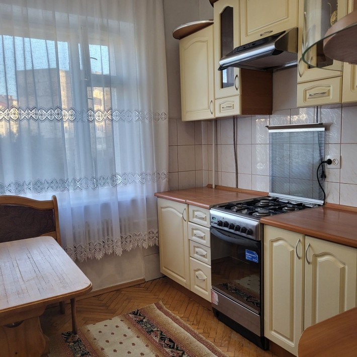 Оренда 2 кім Миколайчука для 2 прац, сімї - фото 1