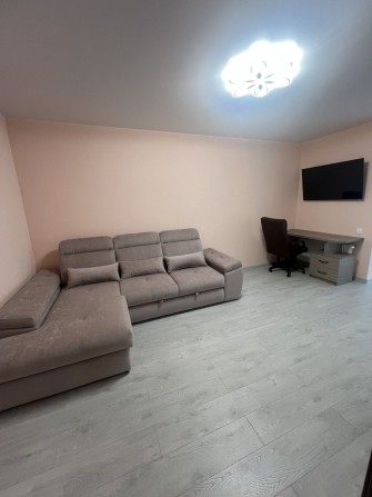 Здаю в оренду 1кім квартиру в новобудові по вул Київській ,19 р-н 12 ш - фото 1