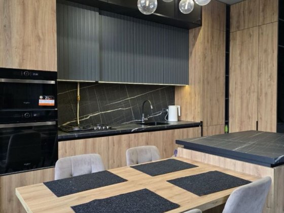 Оренда ДИЗАЙНЕРСЬКОЇ НОВОБУДОВИ (КУХНЯ-СТУДіЯ + спальня), паркомісце! Черновцы