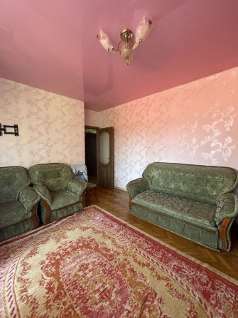 2х кімнатна з косметичним ремонтом в центрі - фото 1