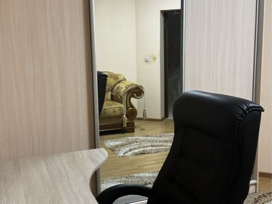 Оренда 1к новобудови  70 кв м диван та ліжко Токіо Ужгород