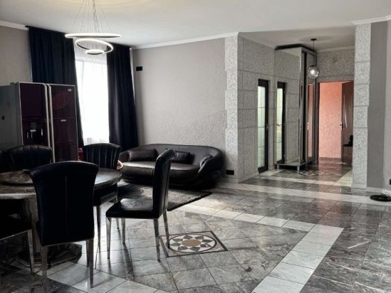 3кімн новобудова в історичному центрі. Ужгород