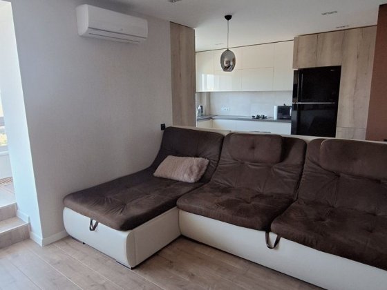 Здається стильна дворівнева квартира Полтава