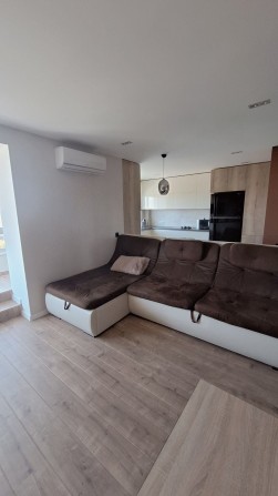 Здається стильна дворівнева квартира - фото 1