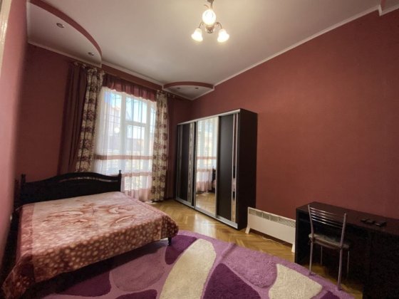 Здається 2кімн в Центрі  ст.ф. вул. Богдана Хмельницького Черновцы