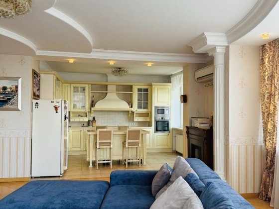 Панорамна квартира на Лесі Українки Київ