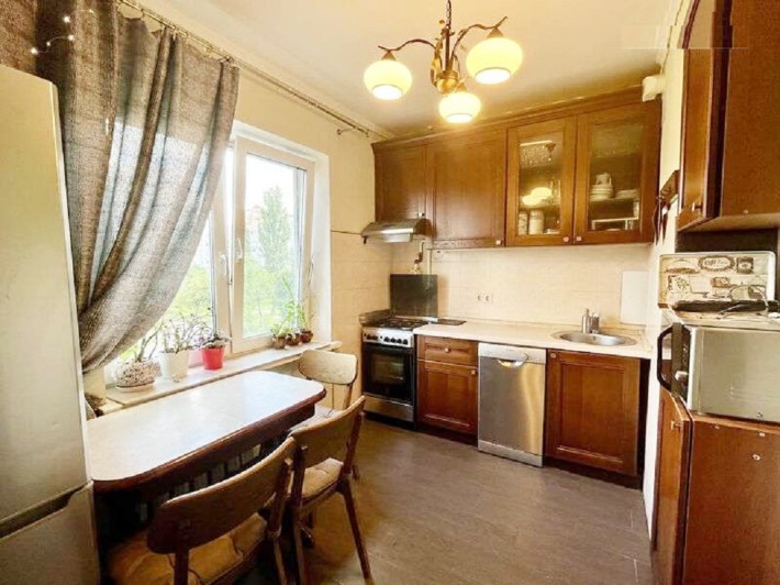 Продам 3к квартиру, з ремонтом, Оболонь, Почайна, вул. Приозерна 6а - фото 1