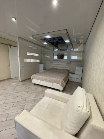 Затишна квартирка  на березі Дніпра - фото 1