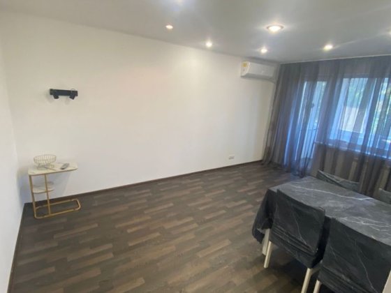 Сдам трехкомнатную квартиру Киев