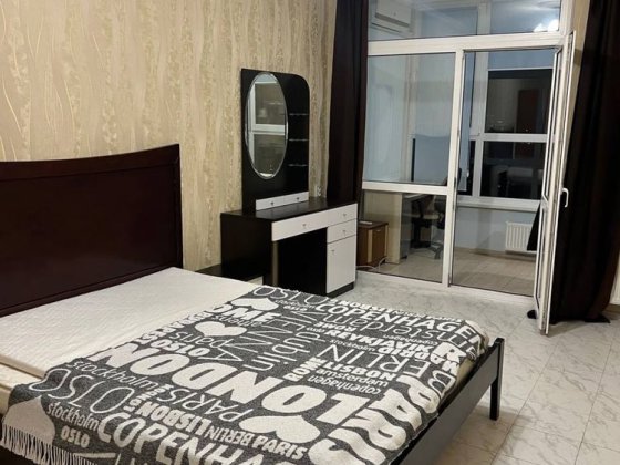 БЕЗ КОМІСІЇ від ВЛАСНИКА оренда квартира, працює ГЕНЕРАТОР,біля метро Київ