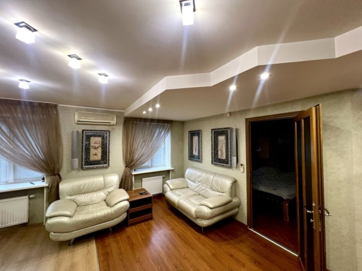 Оренда 3-кімнатної квартири в самому центрі міста - фото 1