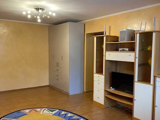 Здам в оренду 2кімн квартиру третій поверх Поруч метро Палац"Україн Киев