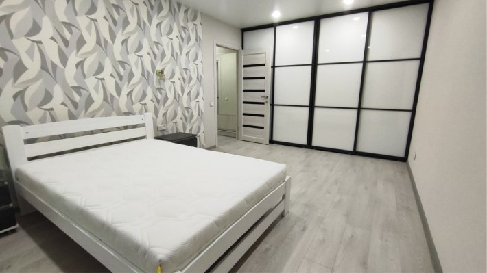 Здаю ВИШУКАНУ 2 кімнатну в ЖК Домбровський, є парковка - фото 1