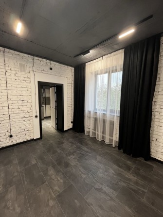 2-х кімнатна квартира в центрі міста - фото 1