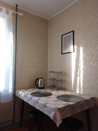 Центр, 1-к. кв. по вул. Перемоги, зуп. Ластівка. Без комісії. - фото 1