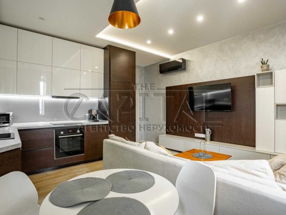 Оренда квартири ЖК Royal Tower (окрема спальня)ЦЕНТР! Невисокий поверх Киев