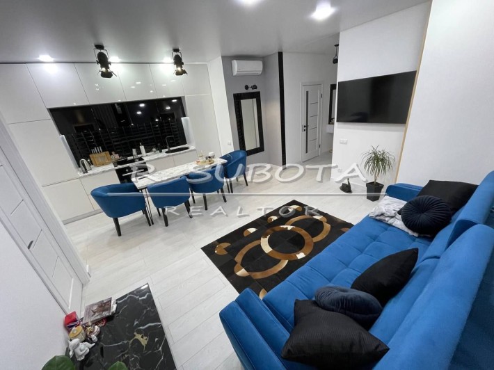 3.к. студия 76м2 ЖК Новодворянский парк Шевченко Башни Небо - фото 1