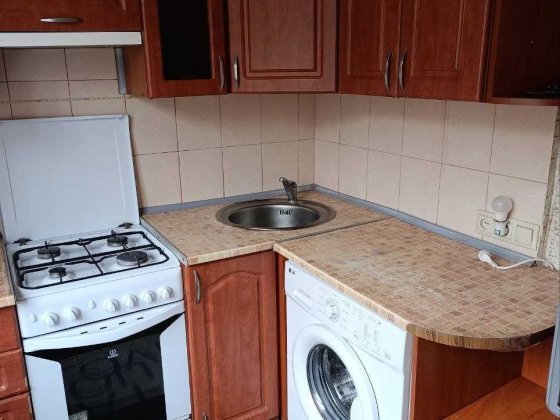 сдаю свою 3 комнатную квартиру на Космосе Запорожье