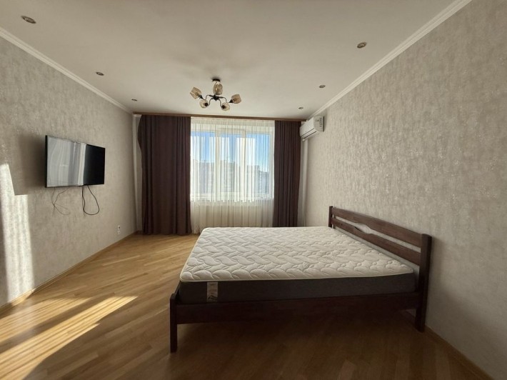 Оренда просторої 1 кімнатної квартири на Поділлі - фото 1