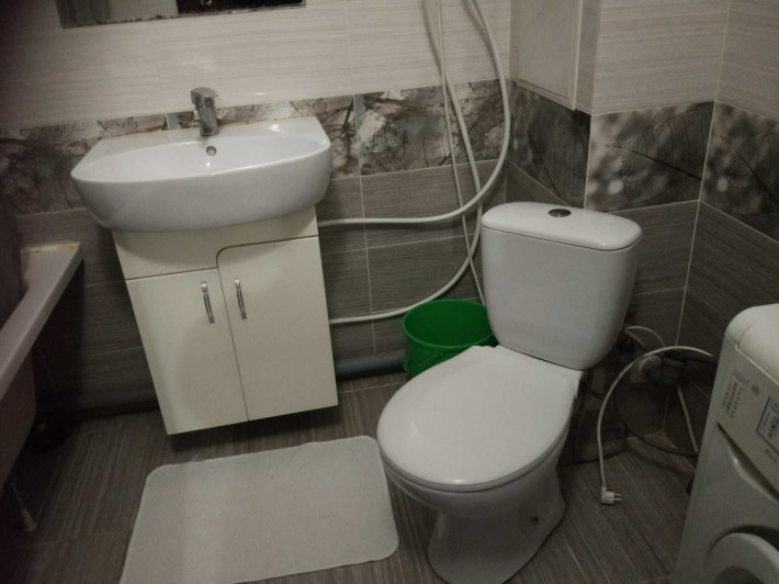 3-х кв в центре  на 1 мес или длит. срок для  6-7 мужчин с  7 диванами - фото 1