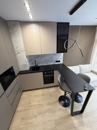 Оренда 1к квартири з дизайнерським дорогим ремонтом в Ж К Смарт Сітті. - фото 1