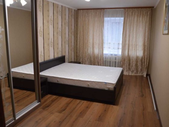 Сдам  3-х в центре  для 3-6  парней или семье на месяц  или длительно Житомир