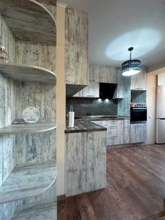 Сдаётся просторная студия по ул. Братьев Горобцов (Кедрина), 47 - фото 1