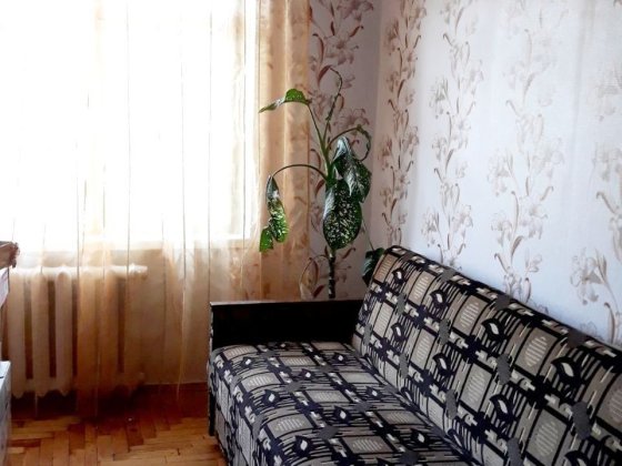 Оренда. 3-х кімнатна квартира в районі зупинки "Центр ДЮТ".