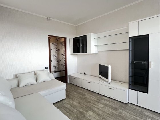 1 кімнатна квартира.Г.Жадова з ремонтом