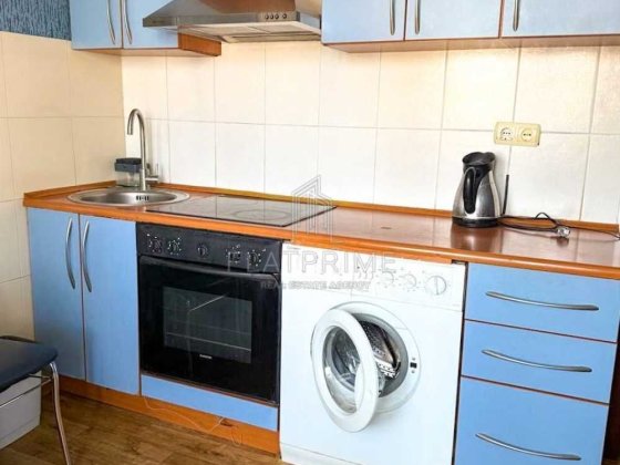 Простора 3-кімнатна квартира біля метро Вокзальна. Без тварин. Київ