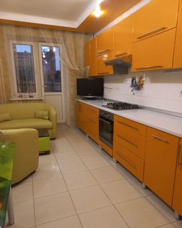 Здам довгостроково 2-кімнатну квартиру на Корбутівці - фото 1