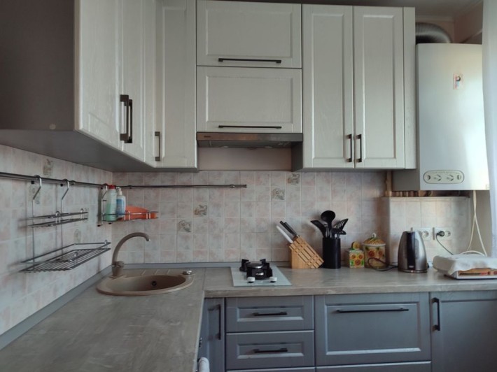 Срочно сдам 3 комнатную как 2 комнатную с АО, Центр! - фото 1