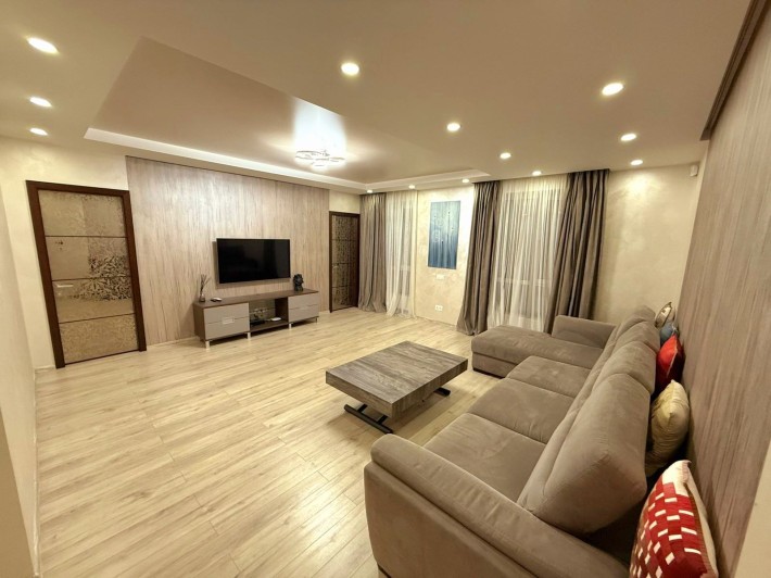 Сдам 3ком.кв  106кв.м ж.к.жуковского. - фото 1