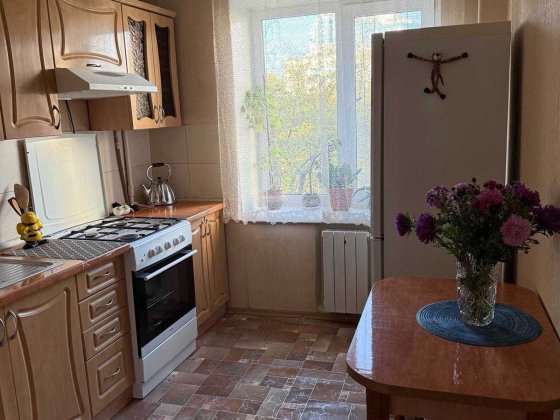 Здам 3к квартиру, 72 м², вул.Дегтярівська 6, м.Лукьянівська 3 хв Київ