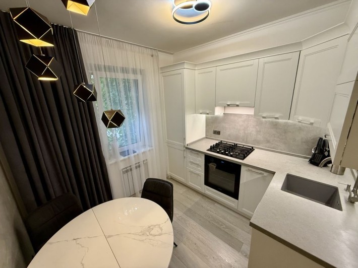 Сдается двухкомнатная квартира с шикрным ремонтом на Намыве - фото 1