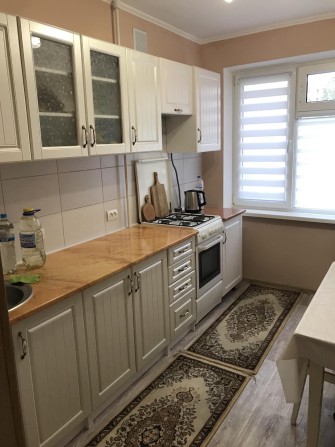 Сдаю уютную 3 к/к ул.Олега Ольжича,третий этаж - фото 1