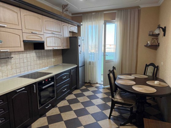 Здам простору Євродвушку 65кв.м. вул.Бориспільска 4. Генератор Паркинг Київ