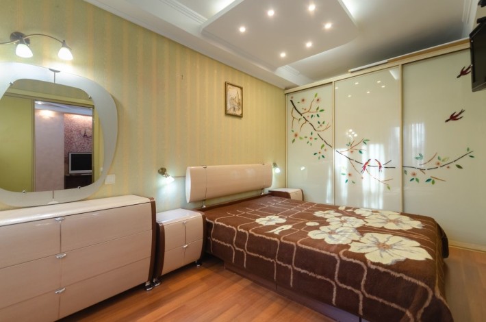 Здається двокімнатна студія біля метро Печерськ по вул. Цитадельна 7 - фото 1