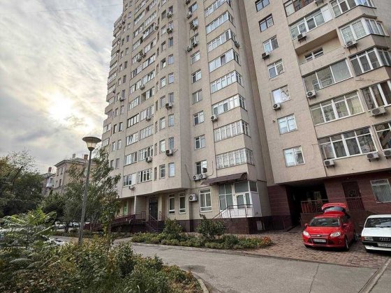 Оренда 3-х кімнатної квартири 117 м2 по вул.  Максима Кривоноса, 17 Київ