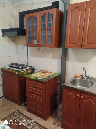 Сдаю 2 к/к ост.Айвазовского/в Корабельном р-не,первый этаж - фото 1