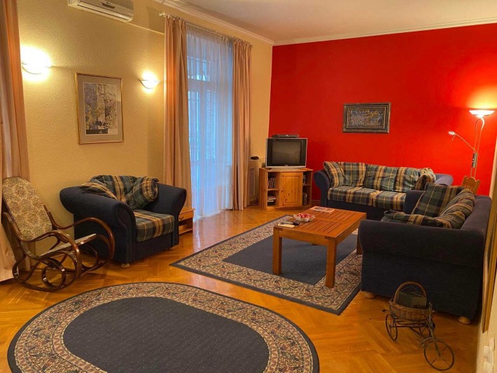 Квартира з двома спальнями біля метро Контрактова пл. - фото 1