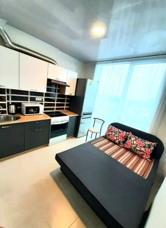 Сдам студию для 1-2 чел. 5 мин метро Вырлица!Без комиссии.Без риелтора - фото 1