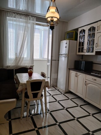 Сдам квартиру в Киевской районе в новом  ЖК" Вернисаж!" - фото 1