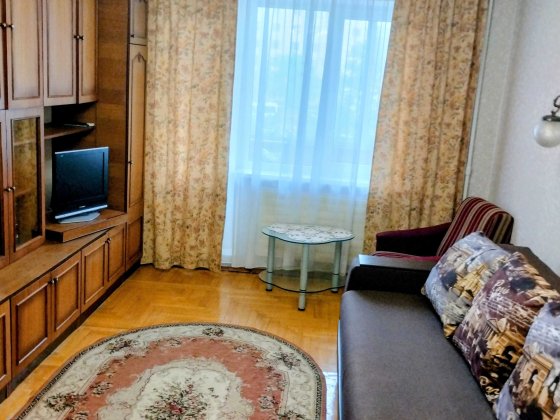 Затишна 1 кім квартира поряд з метро "Героїв Дніпра" Київ