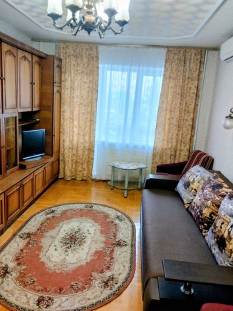 Затишна 1 кім квартира поряд з метро "Героїв Дніпра" - фото 1