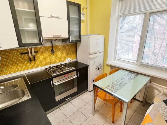 Фото реальні 2к роздільна м Печерська 5хв, вул.Алмазова 1, 3/5пов Киев